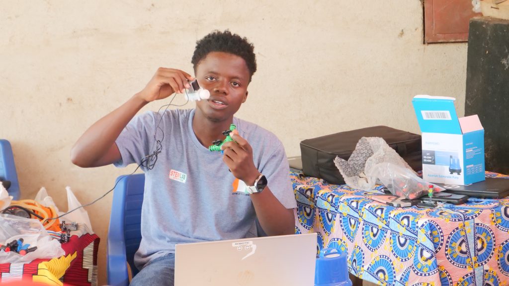 formation en système d'irrigation goutte à goutte à Kouadjo Bonou, Sakassou par Hfablab