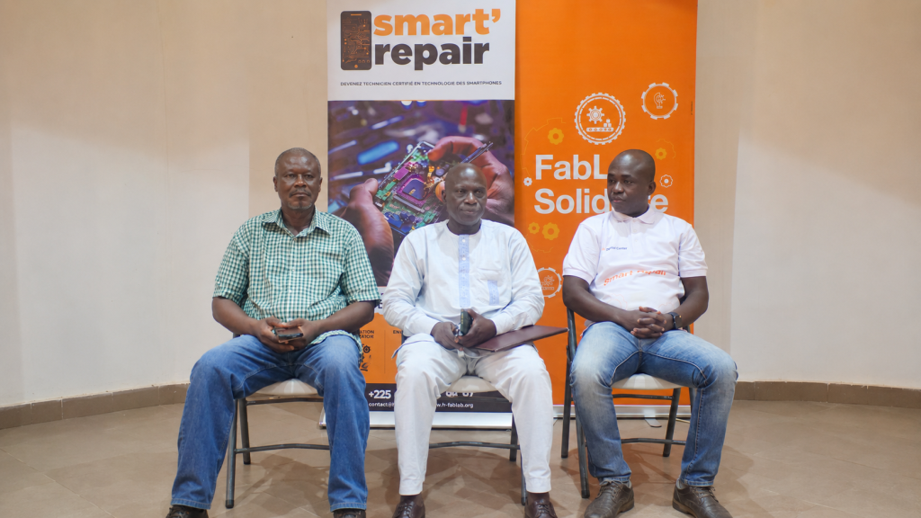 officles participans à la cérémonies de clôtures de la formations smartepair Guiglo